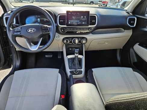 Used 2025 Hyundai Venue SEL FWD image 21