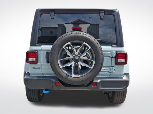 Used 2024 Jeep Wrangler Unlimited w/ Convenience Group AWD/4WD image 5