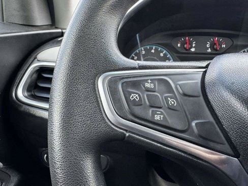 Used 2018 Chevrolet Equinox LS FWD image 29