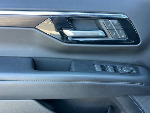 Used 2025 Chevrolet Suburban Z71 AWD/4WD image 12