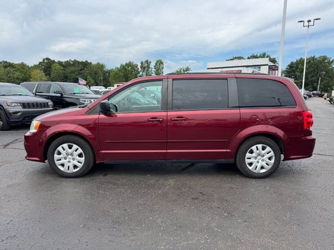 Used 2017 Dodge Grand Caravan SXT w/ Quick Order Package 29G SXT FWD image 2