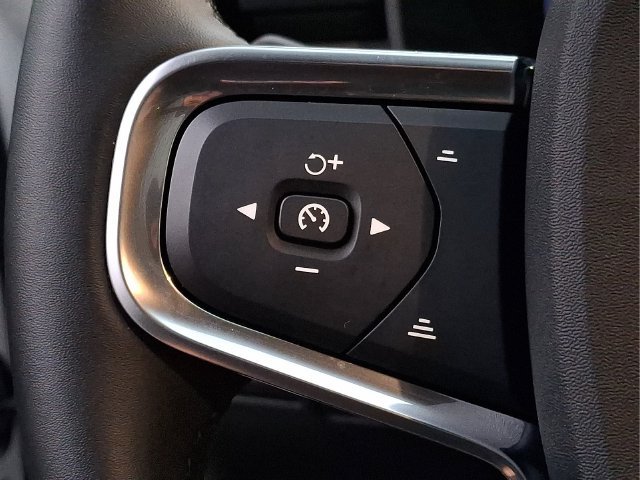 Certified 2026 Volvo XC40 B5 Plus AWD/4WD image 19