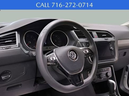 Used 2021 Volkswagen Tiguan SE image 9