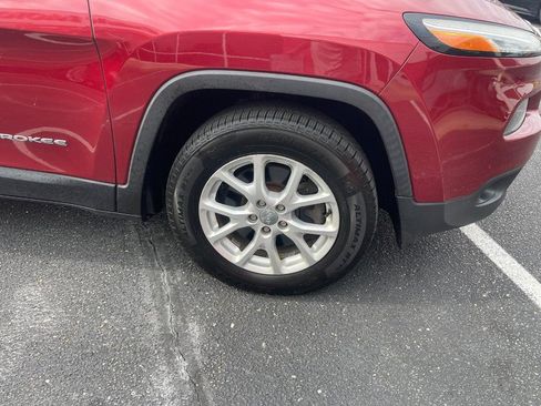 Used 2015 Jeep Cherokee Latitude AWD/4WD image 7