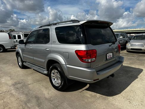 Used 2005 Toyota Sequoia SR5 image 3