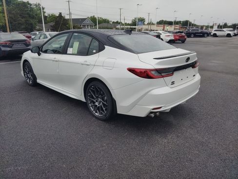 New 2026 Toyota Camry Hybrid AWD/4WD image 3
