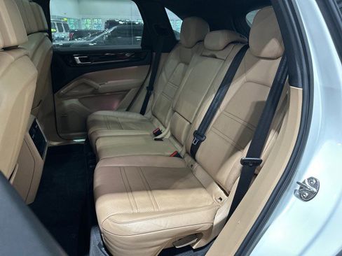 Used 2019 Porsche Cayenne AWD/4WD image 44