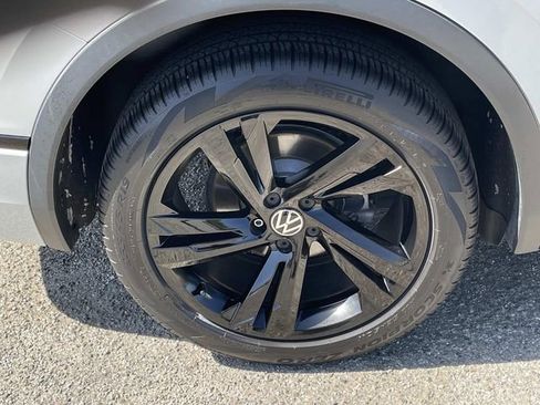 Used 2023 Volkswagen Tiguan SE R-Line image 30