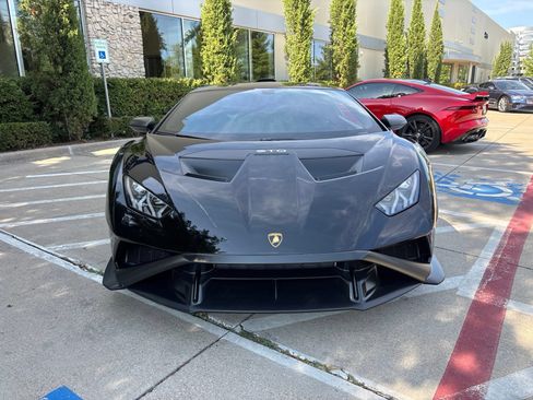 Used 2022 Lamborghini Huracan STO RWD image 3