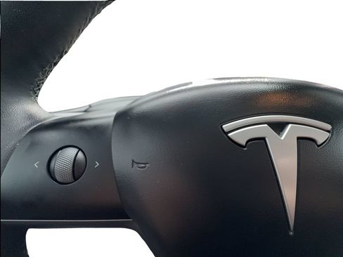 Used 2025 Tesla Model Y Long Range RWD image 39