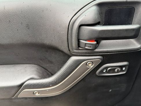 Used 2013 Jeep Wrangler Unlimited Sport image 11