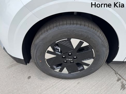 New 2026 Kia Carnival LXS image 8