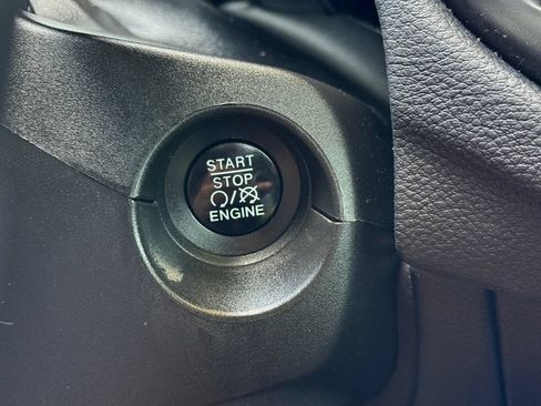 Used 2018 Jeep Compass Latitude w/ Popular Equipment Group AWD/4WD image 27