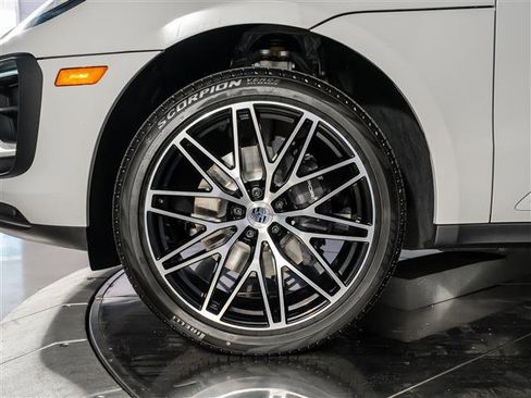 New 2026 Porsche Macan image 14