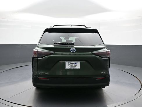 Certified 2025 Toyota Sienna XLE w/ XLE Plus Package AWD/4WD image 7