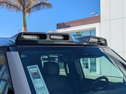 New 2026 Land Rover Defender 110 X-Dynamic SE image 13