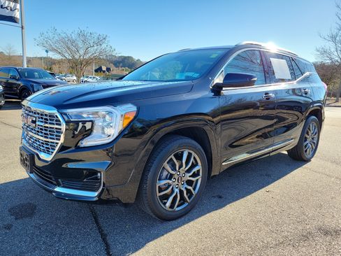 Used 2024 GMC Terrain Denali w/ Black Diamond Edition image 24