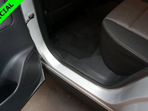 Used 2022 Nissan Rogue SV image 39