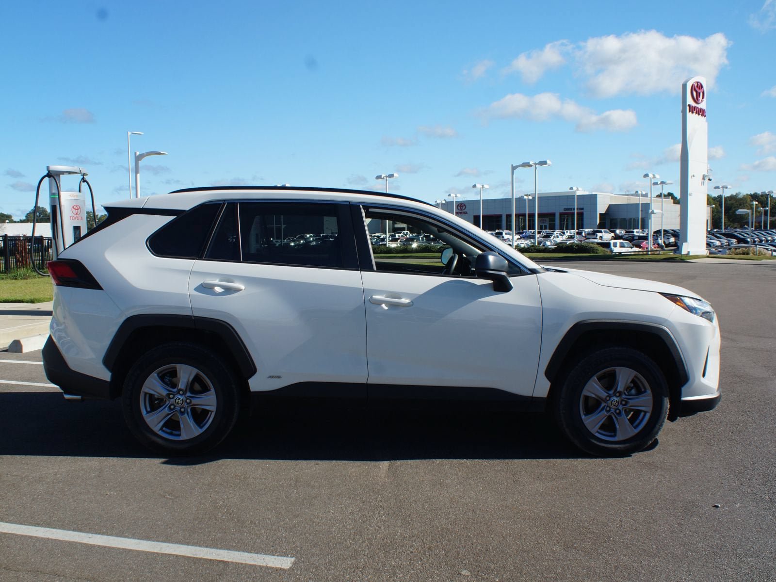 Used 2025 Toyota RAV4 LE AWD/4WD image 20