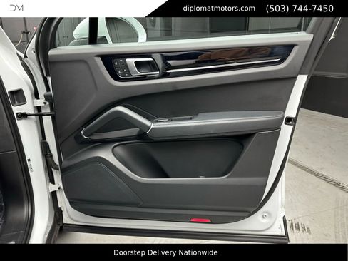 Used 2023 Porsche Cayenne image 38