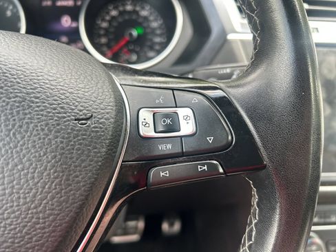 Used 2021 Volkswagen Tiguan SE AWD/4WD image 23