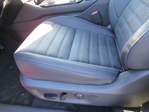 New 2025 Mitsubishi Outlander SE image 13