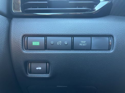 New 2025 Nissan Sentra SV w/ SV Premium Package image 32