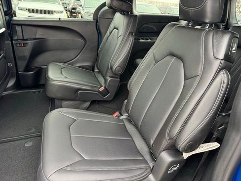 New 2026 Chrysler Pacifica Select FWD image 26
