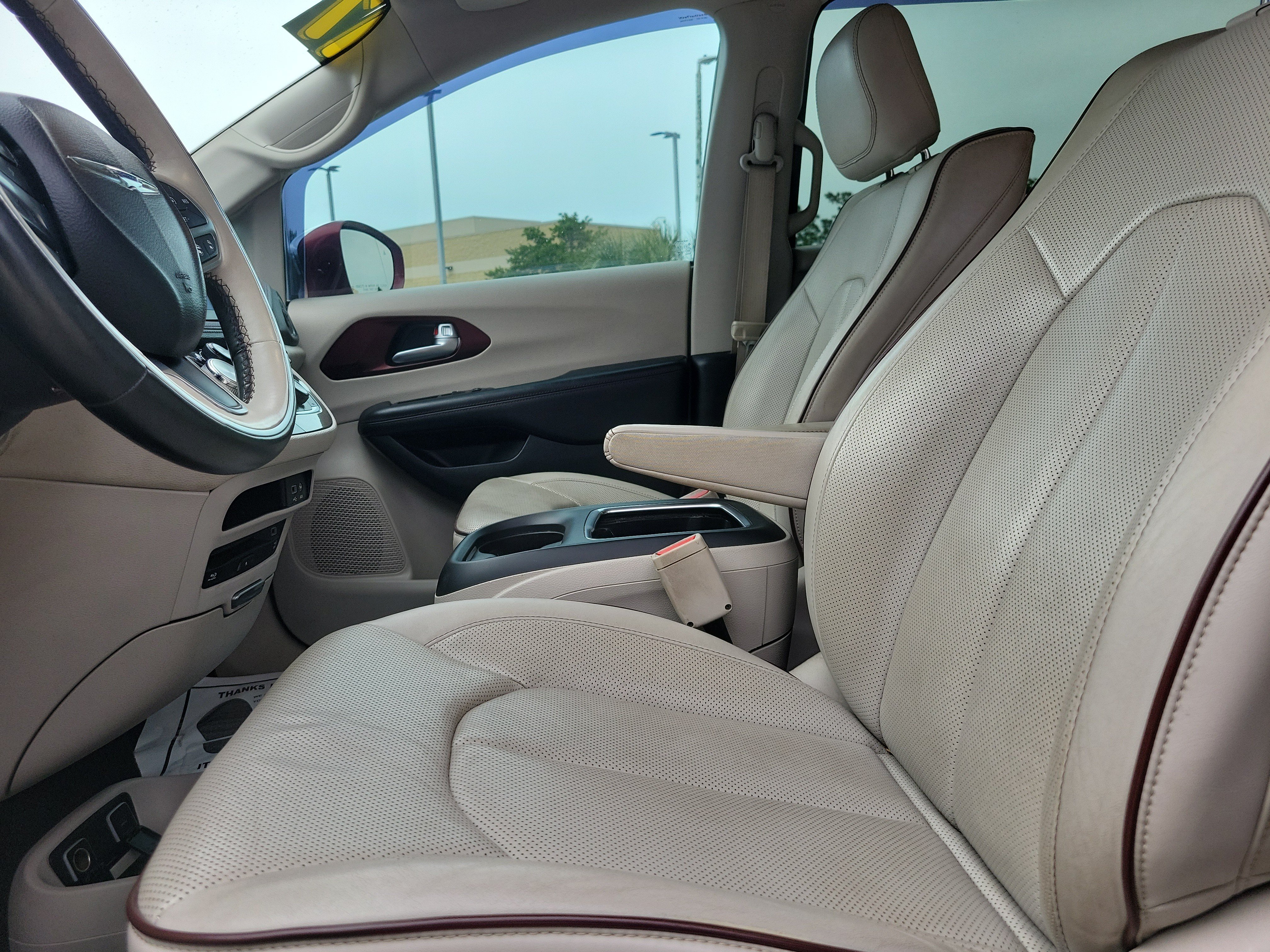 Used 2017 Chrysler Pacifica Limited w/ UConnect Theater Package FWD image 18