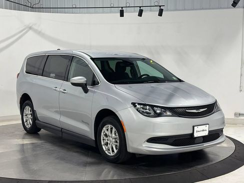 Used 2023 Chrysler Voyager LX FWD image 43