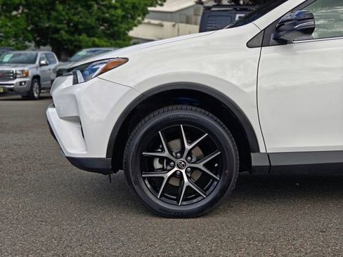 Used 2018 Toyota RAV4 SE w/ Power Extra Value Package AWD/4WD image 52