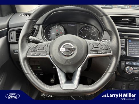 Used 2017 Nissan Rogue Sport SL image 9