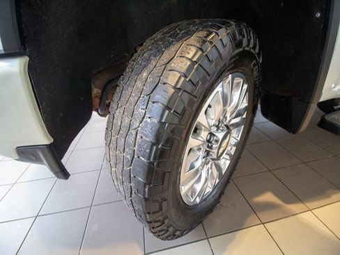 Used 2021 Chevrolet Silverado 2500 High Country w/ Z71 Off-Road Package image 25