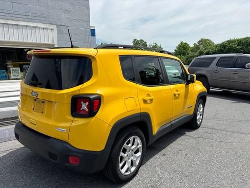 Used 2018 Jeep Renegade Latitude FWD image 6