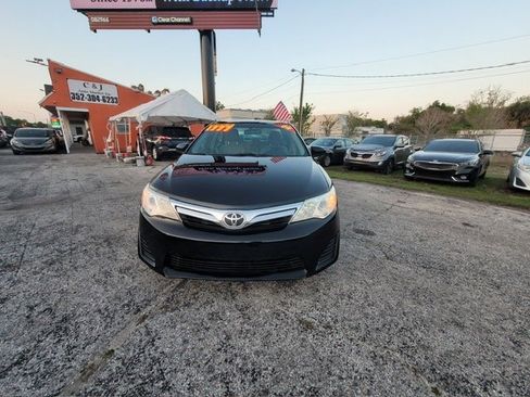 Used 2014 Toyota Camry LE image 2