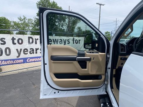 Used 2020 Ford F250 XLT w/ XLT Premium Package AWD/4WD image 12