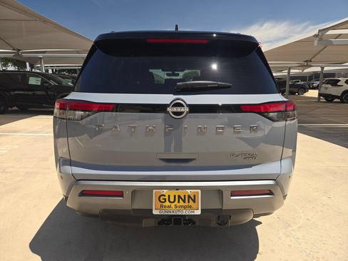 Certified 2026 Nissan Pathfinder Platinum AWD/4WD image 4