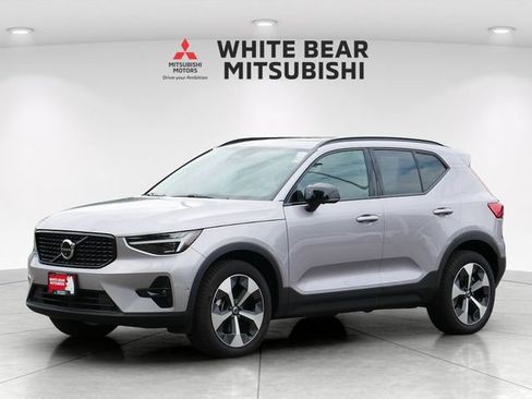 Used 2026 Volvo XC40 B5 Plus AWD/4WD image 2