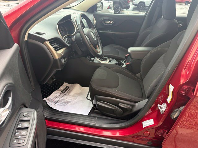 Used 2016 Jeep Cherokee Latitude w/ Cold Weather Group AWD/4WD image 23