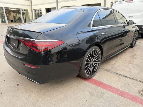 Used 2022 Mercedes-Benz S 580 4MATIC Sedan w/ AMG Line Package image 3