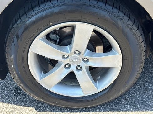 Used 2011 Hyundai Veracruz Limited FWD image 19