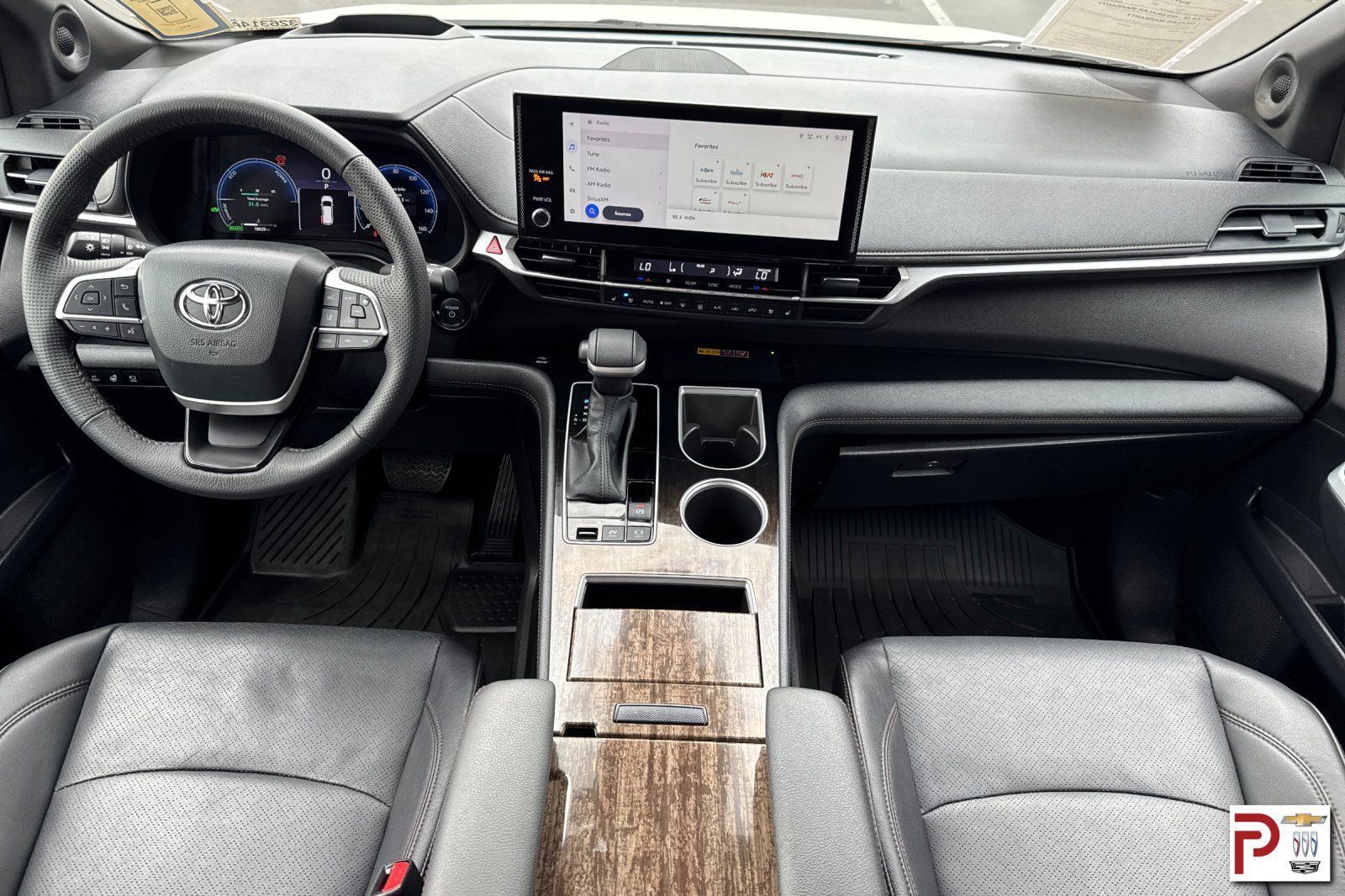 Used 2025 Toyota Sienna Platinum AWD/4WD image 15