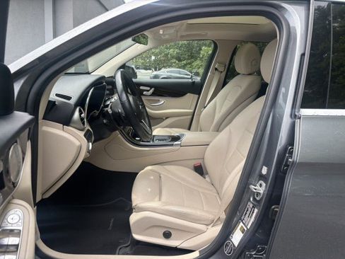 Used 2021 Mercedes-Benz GLC 300 4MATIC image 11