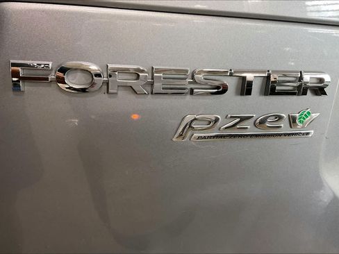 Used 2014 Subaru Forester 2.5i Premium w/ All-Weather Package AWD/4WD image 10