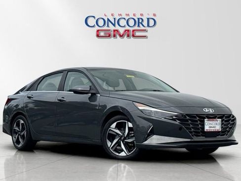 Used 2023 Hyundai Elantra Limited image 2
