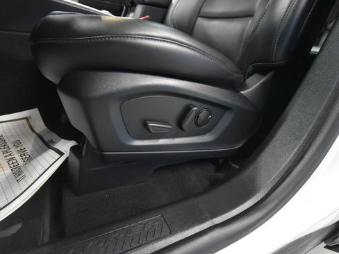 Used 2023 Ford Explorer XLT w/ Equipment Group 202A image 7