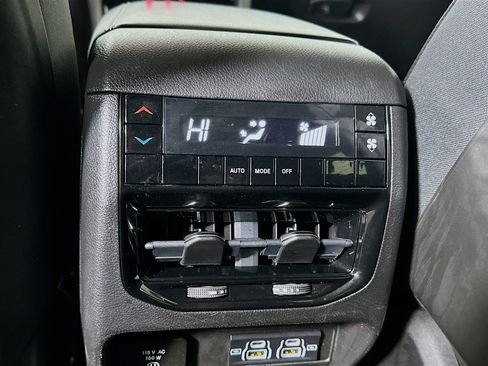 Used 2022 Jeep Grand Cherokee L Laredo image 23