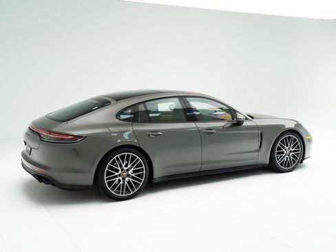 Certified 2023 Porsche Panamera 4 Platinum Edition image 9