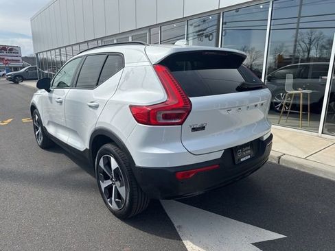 Certified 2025 Volvo XC40 B5 Plus AWD/4WD image 3