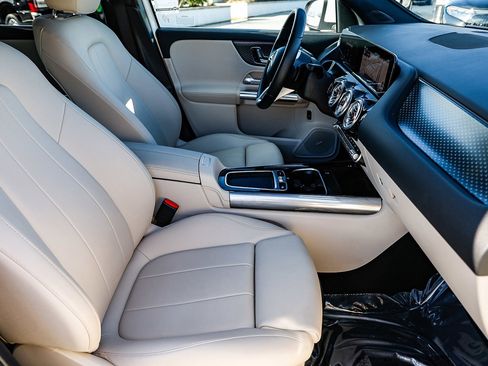 Certified 2025 Mercedes-Benz GLA 250 4MATIC image 13